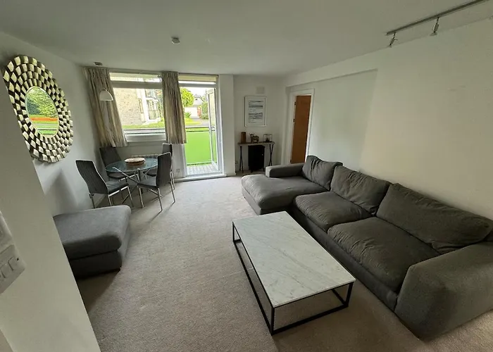 3 Bedroom Tranquil Ground Floor Flat In Merchiston