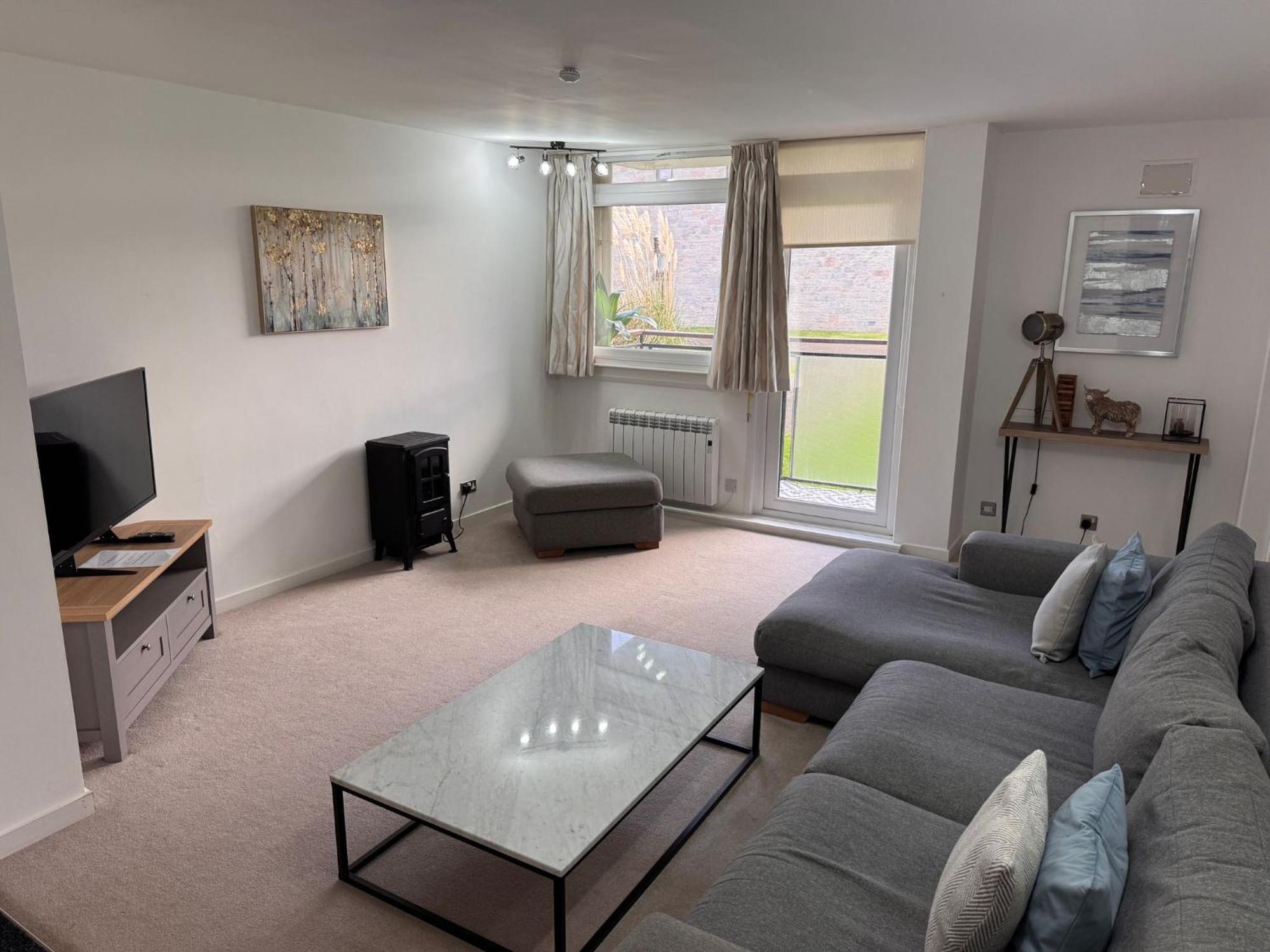 3 Bedroom Tranquil Ground Floor Flat In Merchiston Apartment *