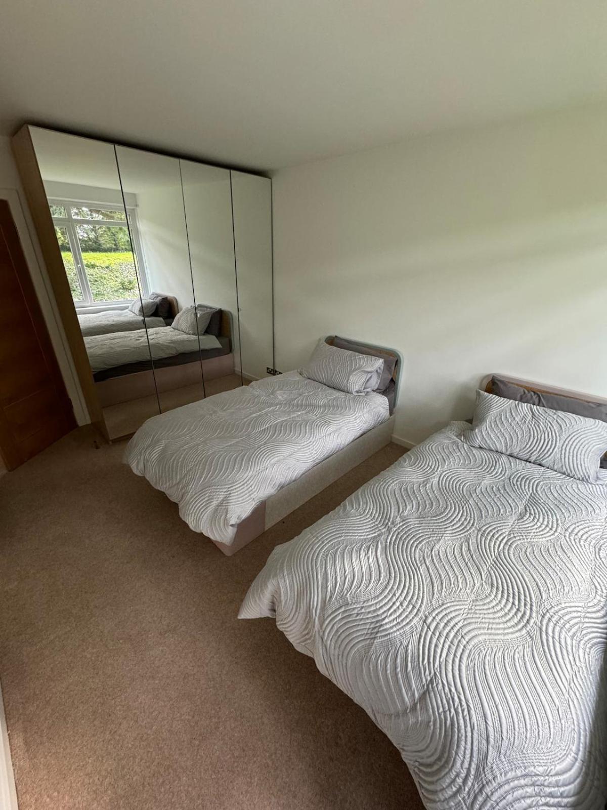 3 Bedroom Tranquil Ground Floor Flat In Merchiston Apartment *